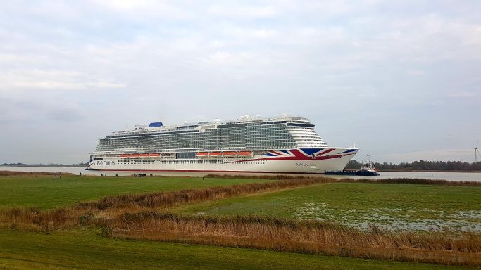 Kreuzfahrtschiff Meyer-Werft Ditzum